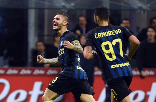  MILAN, ITALY - OCTOBER 26: Mauro Icardi of FC Internazionale celebrates his second goal during the Serie A match between FC Internazionale and FC Torino at Stadio Giuseppe Meazza on October 26, 2016 in Milan, Italy. (Photo by Pier Marco Tacca/Getty Images) 