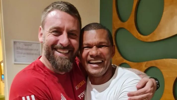 Lima e Vucinic fanno visita al ritiro della Roma: gli scatti con De Rossi e Dybala - immagine 1