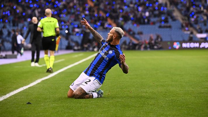 RIYADH, SAUDI ARABIA - JANUARY 18: Federico Dimarco of FC Internazionale celebrates after scoring their team's first goal during EA Sports Supercup match between AC Milan and FC Internazionale at King Fahd International Stadium on January 18, 2023 in Riyadh, Saudi Arabia. (Photo by Mattia Ozbot - Inter/Inter via Getty Images) Dimarco, striscioni sotto casa dopo i cori anti-Milan: lui chiede scusa - immagine 1