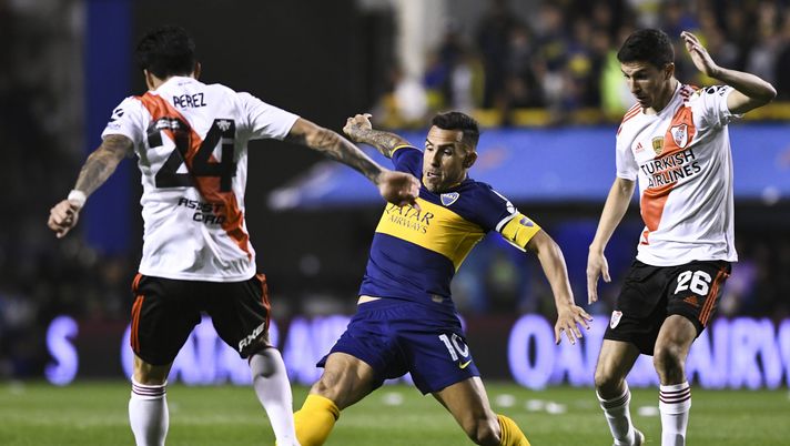 BUENOS AIRES, ARGENTINA - OCTOBER 22: Carlos Tevez of Boca Juniors fights for the ball with Enzo Perez and Ignacio Fernandez of River Plate during the Semifinal second leg match between Boca Juniors and River Plate as part of Copa CONMEBOL 2019 at Estadio Alberto J. Armando on October 22, 2019 in Buenos Aires, Argentina. (Photo by Rodrigo Valle/Getty Images) BUENOS AIRES, ARGENTINA - OCTOBER 22: Carlos Tevez of Boca Juniors fights for the ball with Enzo Perez and Ignacio Fernandez of River Plate during the Semifinal second leg match between Boca Juniors and River Plate as part of Copa CONMEBOL 2019 at Estadio Alberto J. Armando on October 22, 2019 in Buenos Aires, Argentina. (Photo by Rodrigo Valle/Getty Images)