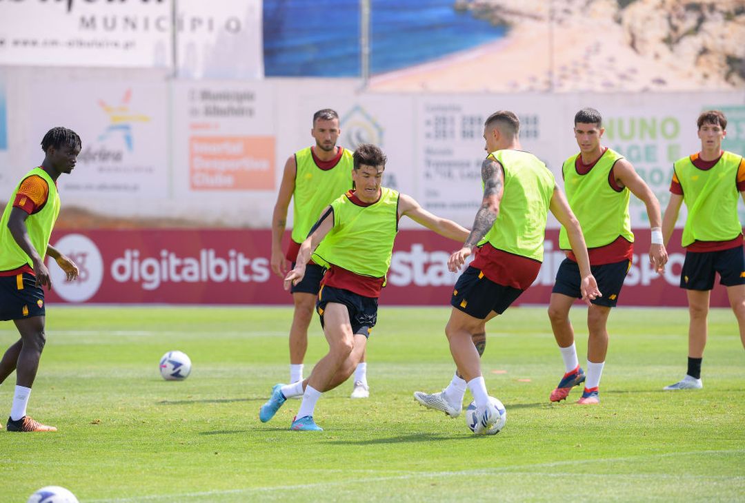 Roma in campo in Portogallo per l’allenamento mattutino – FOTO GALLERY - immagine 22