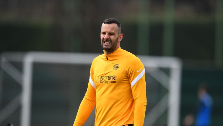 COMO, ITALY - MARCH 11: Samir Handanovic of FC Internazionale in action during a training session at Appiano Gentile on March 11, 2021 in Como, Italy. (Photo by Claudio Villa - Inter/Inter via Getty Images) COMO, ITALY - MARCH 11: Samir Handanovic of FC Internazionale in action during a training session at Appiano Gentile on March 11, 2021 in Como, Italy. (Photo by Claudio Villa - Inter/Inter via Getty Images)
