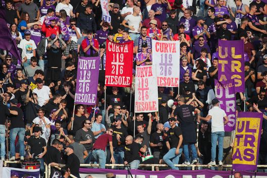 GERMOGLI PH: 31 OTTOBRE 2021 FIRENZE STADIO ARTEMIO FRANCHI SERIE A FIORENTINA VS SPEZIA NELLA FOTO TIFOSI ULTRAS CURVA FIESOLE GERMOGLI PH: 31 OTTOBRE 2021 FIRENZE STADIO ARTEMIO FRANCHI SERIE A FIORENTINA VS SPEZIA NELLA FOTO TIFOSI ULTRAS CURVA FIESOLE