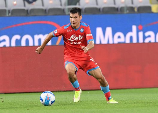 FLORENCE, ITALY - OCTOBER 03: Hirving Lozano of Napoli during the Serie A match between ACF Fiorentina v SSC Napoli at Stadio Artemio Franchi on October 03, 2021 in Florence, Italy. (Photo by SSC NAPOLI/SSC NAPOLI via Getty Images) FLORENCE, ITALY - OCTOBER 03: Hirving Lozano of Napoli during the Serie A match between ACF Fiorentina v SSC Napoli at Stadio Artemio Franchi on October 03, 2021 in Florence, Italy. (Photo by SSC NAPOLI/SSC NAPOLI via Getty Images)