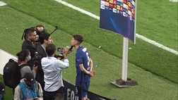 VIDEO Manchester City-Chelsea, Jorginho ma che fai? L’ex Napoli si fa tagliare la barba in campo