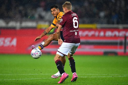TURIN, ITALY - NOVEMBER 09: Daniele Montevago of UC Sampdoria is challenged by David Zima of Torino FC during the Serie A match between Torino FC and UC Sampdoria at Stadio Olimpico di Torino on November 09, 2022 in Turin, Italy. (Photo by Valerio Pennicino/Getty Images) Toro, Djidji e Zima assenti contro l’Empoli. Juric: “Qualcuno si deve adattare”- immagine 2
