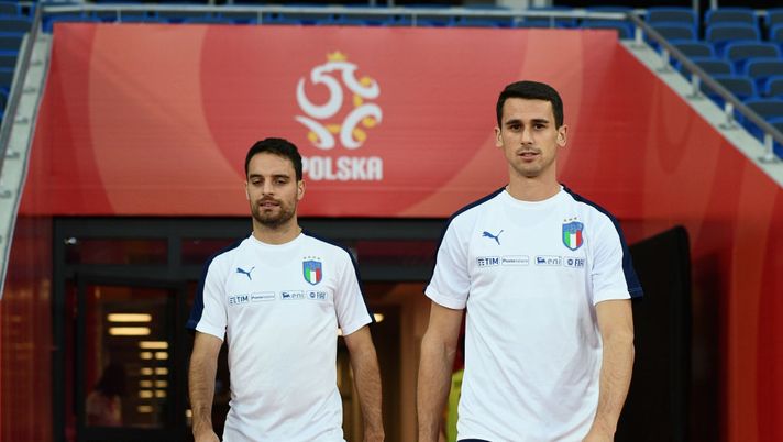 CHORZOW, POLAND - OCTOBER 13:  Giacomo Bonaventura (L) and Kevin Lasagna of Italy look on during a Italy training session at Silesian Stadium on October 13, 2018 in Chorzow, Poland.  (Photo by Claudio Villa/Getty Images)  CHORZOW, POLAND - OCTOBER 13:  Giacomo Bonaventura (L) and Kevin Lasagna of Italy look on during a Italy training session at Silesian Stadium on October 13, 2018 in Chorzow, Poland.  (Photo by Claudio Villa/Getty Images)