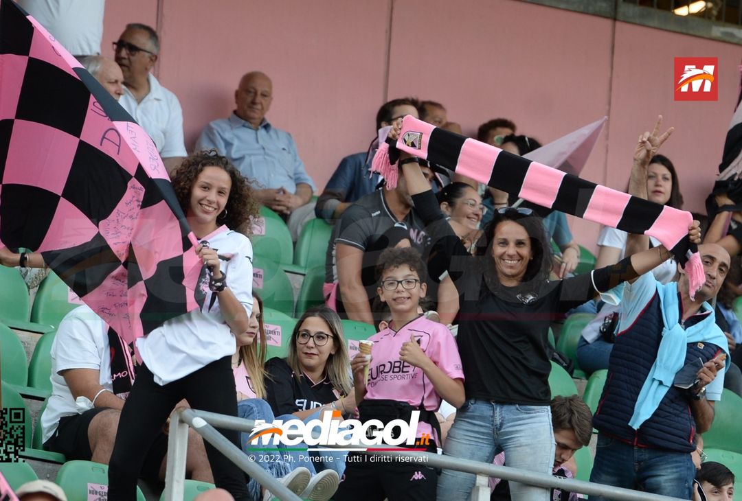 Fototifo, i tifosi allo stadio per Palermo-Virtus Entella 2-2 (gallery) - immagine 67