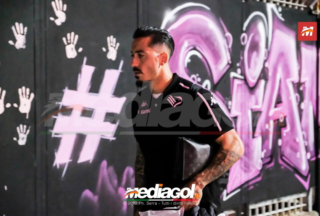 FOTO Palermo, i rosanero ritornano a Palermo dopo il ritiro a Manchester (Gallery) - immagine 7