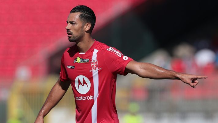 MONZA, ITALY - SEPTEMBER 18: Pablo Mari of AC Monza gestures during the Serie A match between AC Monza and Juventus at Stadio Brianteo on September 18, 2022 in Monza, Italy. (Photo by Emilio Andreoli/Getty Images) Pablo Mari