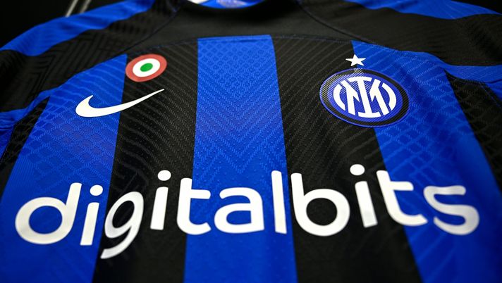 LENS, FRANCE - JULY 23: General view inside the dressing room prior to the preseason friendly match between RC Lens v FC Internazionale Milano on July 23, 2022 in Lens, France. (Photo by Mattia Ozbot - Inter/Inter via Getty Images) Inter, Barzaghi: “C’è una voce di mercato: prima me la smentivano, ora non più” - immagine 1