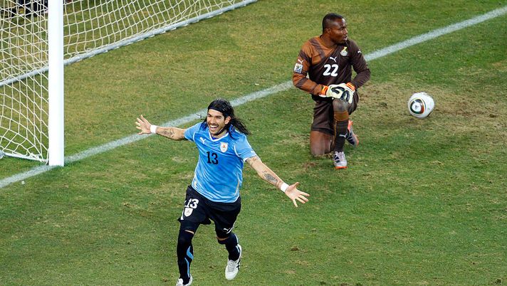 JOHANNESBURG, SOUTH AFRICA - JULY 02: Sebastian Abreu of Uruguay celebrates scoring the winning penalty in a penalty shoot out during the 2010 FIFA World Cup South Africa Quarter Final match between Uruguay and Ghana at the Soccer City stadium on July 2, 2010 in Johannesburg, South Africa. (Photo by Dominic Barnardt/Getty Images) JOHANNESBURG, SOUTH AFRICA - JULY 02: Sebastian Abreu of Uruguay celebrates scoring the winning penalty in a penalty shoot out during the 2010 FIFA World Cup South Africa Quarter Final match between Uruguay and Ghana at the Soccer City stadium on July 2, 2010 in Johannesburg, South Africa. (Photo by Dominic Barnardt/Getty Images)