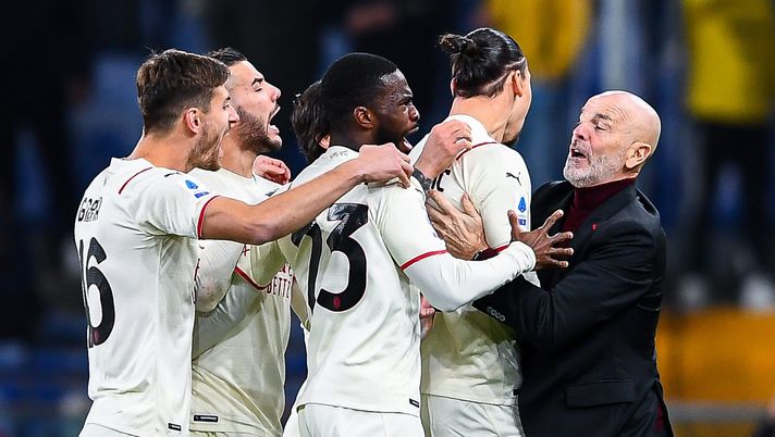 GENOA, ITALY - DECEMBER 1: Zlatan Ibrahimovic of Milan (2nd from R) celebrates with his team-mates and Stefano Pioli head coach of Milan after scoring a goal on a free-kick during the Serie A match between Genoa CFC and AC Milan at Stadio Luigi Ferraris on December 1, 2021 in Genoa, Italy. (Photo by Getty Images) GENOA, ITALY - DECEMBER 1: Zlatan Ibrahimovic of Milan (2nd from R) celebrates with his team-mates and Stefano Pioli head coach of Milan after scoring a goal on a free-kick during the Serie A match between Genoa CFC and AC Milan at Stadio Luigi Ferraris on December 1, 2021 in Genoa, Italy. (Photo by Getty Images)
