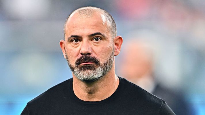 GENOA, ITALY - OCTOBER 17: Dejan Stankovic head coach of Sampdoria looks on prior to kick-off in the Serie A match between UC Sampdoria and AS Roma at Stadio Luigi Ferraris on October 17, 2022 in Genoa, Italy. (Photo by Simone Arveda/Getty Images) Secolo: “Sampdoria, novità di formazione. Stankovic ha provato un nuovo modulo” - immagine 1