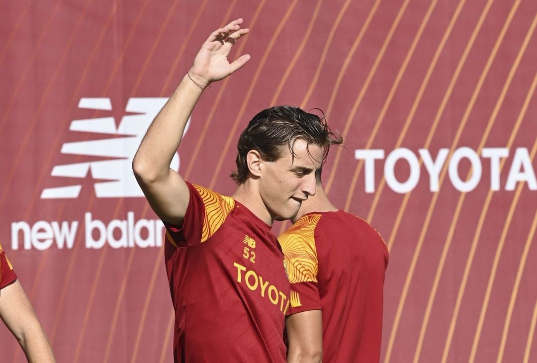 Trigoria, ripresa in vista del Betis: Karsdorp con il gruppo – FOTO GALLERY - immagine 21