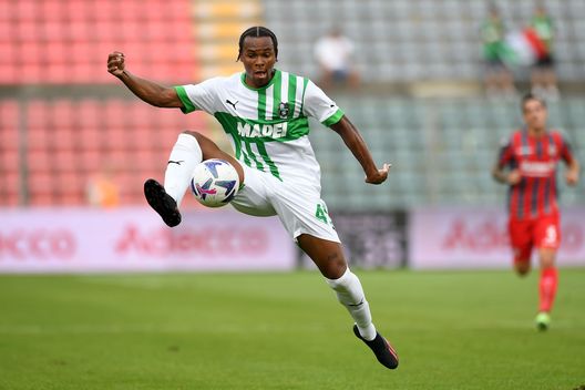 CREMONA, ITALY - SEPTEMBER 04: Armand Lauriente of Sassuolo in action during the Serie A match between US Cremonese and US Sassuolo at Stadio Giovanni Zini on September 04, 2022 in Cremona, Italy. (Photo by Alessandro Sabattini/Getty Images) Fratti (Gazzetta di Modena): “Il Sassuolo sta affrontando difficoltà inattese”- immagine 3
