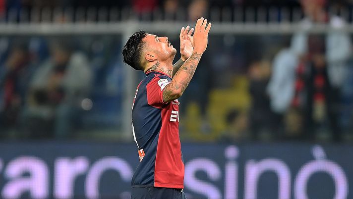 GENOA, ITALY - OCTOBER 25: Armando Izzo of Genoa CFC celebrates after scoring goal 2-3 during the Serie A match between Genoa CFC and SSC Napoli at Stadio Luigi Ferraris on October 25, 2017 in Genoa, Italy.  (Photo by Francesco Pecoraro/Getty Images)