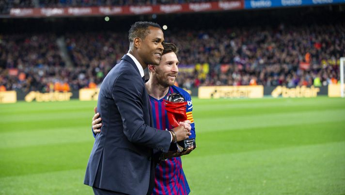 Real Madrid-Barcellona, Kluivert: “In blaugrana ho giocato con tanti campioni, ma solo uno mi ha sempre stupito”  Real Madrid-Barcellona, Kluivert: “In blaugrana ho giocato con tanti campioni, ma solo uno mi ha sempre stupito”