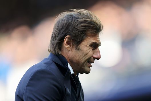 LIVERPOOL, ENGLAND - NOVEMBER 07: Antonio Conte, Manager of Tottenham Hotspur looks on at half time during the Premier League match between Everton and Tottenham Hotspur at Goodison Park on November 07, 2021 in Liverpool, England. (Photo by Clive Brunskill/Getty Images) Conte Gianni Vio