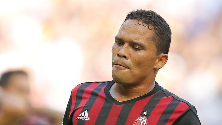 AC Milan's Colombian forward Carlos Bacca reacts during the Italian Serie A football match AC Milan Vs Udinese on September 11, 2016 at the San Siro stadium in Milan. / AFP / MARCO BERTORELLO (Photo credit should read MARCO BERTORELLO/AFP/Getty Images) Milan, la probabile formazione: da Bacca al centrocampo, ci sono due dubbi - immagine 1