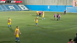 VIDEO, clamoroso in Spagna: subisce gol e aggredisce l’arbitro in campo. Le incredibili immagini