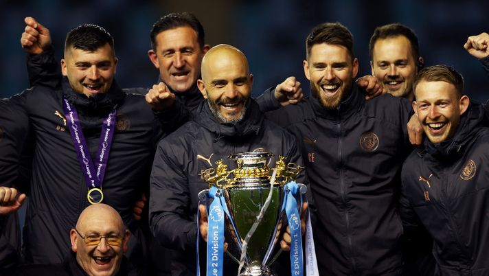 MANCHESTER, ENGLAND - APRIL 30: Enzo Maresca, Head Coach of Manchester City lifts the Premier League 2 trophy alongside his staff following the Premier League 2 match between Manchester City and Tottenham Hotspur at Manchester City Football Academy on April 30, 2021 in Manchester, England. (Photo by Naomi Baker/Getty Images) MANCHESTER, ENGLAND - APRIL 30: Enzo Maresca, Head Coach of Manchester City lifts the Premier League 2 trophy alongside his staff following the Premier League 2 match between Manchester City and Tottenham Hotspur at Manchester City Football Academy on April 30, 2021 in Manchester, England. (Photo by Naomi Baker/Getty Images)