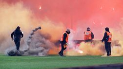 L’Aris festeggia negli spogliatoi, dopo l’inferno scatenato dai tifosi del Paok