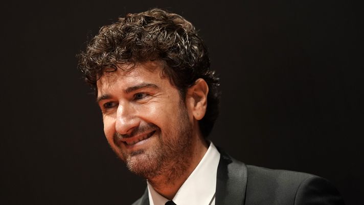 MILAN, ITALY - NOVEMBER 23: Alessandro Siani attends the Vanity Fair Stories 2019 Awards Photocall at The Space Cinema Odeon on November 23, 2019 in Milan, Italy. (Photo by Vittorio Zunino Celotto/Getty Images)