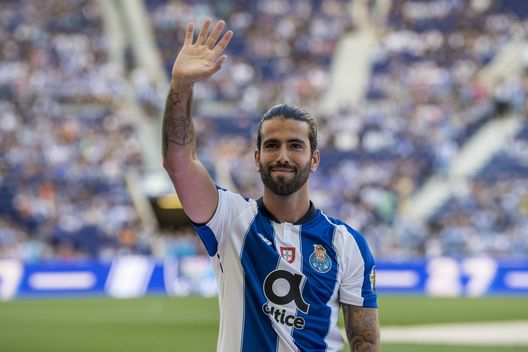  Photo by Octavio Passos/Getty Images 