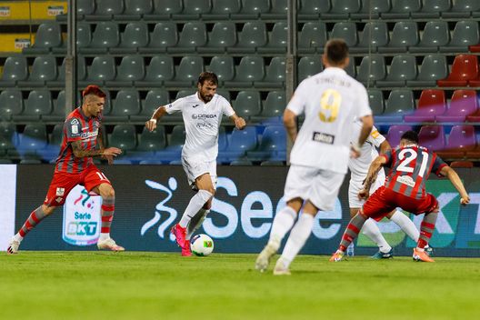 CREMONA, ITALY - JULY 31: Alberto Almici of Pordenone Calcio in action during the serie B match between US Cremonese and Pordenone Calcio at Stadio Giovanni Zini on July 31, 2020 in Cremona, Italy. (Photo by Marco M. Mantovani/Getty Images for Lega Serie B) CREMONA, ITALY - JULY 31: Alberto Almici of Pordenone Calcio in action during the serie B match between US Cremonese and Pordenone Calcio at Stadio Giovanni Zini on July 31, 2020 in Cremona, Italy. (Photo by Marco M. Mantovani/Getty Images for Lega Serie B)