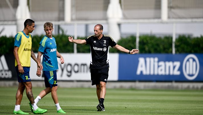 TURIN, ITALY - AUGUST 10: Massimiliano Allegri of Juventus during a training session at JTC on August 10, 2022 in Turin, Italy. (Photo by Daniele Badolato - Juventus FC/Juventus FC via Getty Images) Avanti, popolo delle griglie… - immagine 1