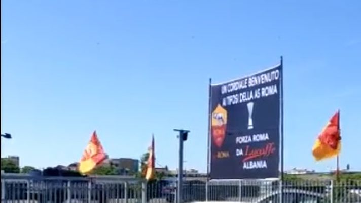 Screenshot L’Albania accoglie i tifosi della Roma e tifa con loro per la finale – VIDEO - immagine 1