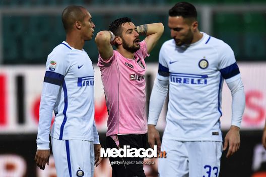 PALERMO, ITALY - JANUARY 22:  Ilija Nestorovski of Palermo shows his dejection after missing a goal during the Serie A match between US Citta di Palermo and FC Internazionale at Stadio Renzo Barbera on January 22, 2017 in Palermo, Italy.  (Photo by Tullio M. Puglia/Getty Images) 
