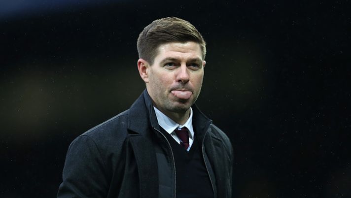 LIVERPOOL, ENGLAND - JANUARY 22: Steven Gerrard, Manager of Aston Villa sticks his tongue out towards the Everton fans after their sides victory during the Premier League match between Everton and Aston Villa at Goodison Park on January 22, 2022 in Liverpool, England. (Photo by Jan Kruger/Getty Images) Sembrava il derby di Liverpool…ecco la linguaccia di Gerrard ai tifosi dell’Everton! - immagine 1