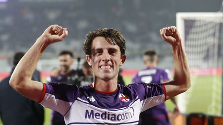 FLORENCE, ITALY - NOVEMBER 20: Alvaro Odriozola of ACF Fiorentina celebrates the victory after during the Serie A match between ACF Fiorentina and AC Milan at Stadio Artemio Franchi on November 20, 2021 in Florence, Italy. (Photo by Gabriele Maltinti/Getty Images) FLORENCE, ITALY - NOVEMBER 20: Alvaro Odriozola of ACF Fiorentina celebrates the victory after during the Serie A match between ACF Fiorentina and AC Milan at Stadio Artemio Franchi on November 20, 2021 in Florence, Italy. (Photo by Gabriele Maltinti/Getty Images)