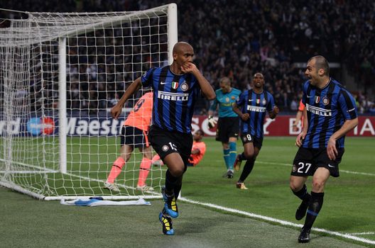 VIDEO / Inter-Barça, 13 anni fa la semifinale di andata: i gol di una serata indimenticabile - immagine 1