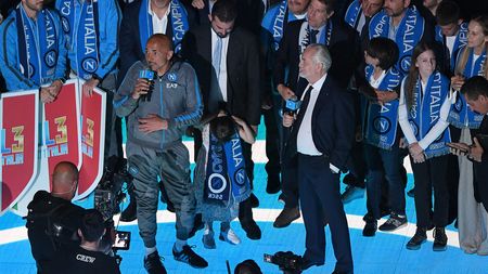 NAPLES, ITALY - MAY 07: Luciano Spalletti SSC Napoli head coach celebrates the victory after the Serie A match between SSC Napoli and ACF Fiorentina at Stadio Diego Armando Maradona on May 07, 2023 in Naples, Italy. (Photo by Francesco Pecoraro/Getty Images) Spalletti