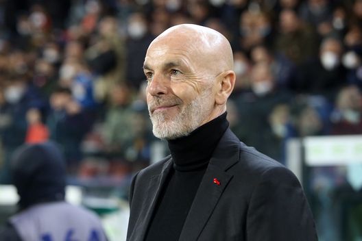 Stefano Pioli (allenatore AC Milan) qui durante Cagliari-Milan 0-1 (Serie A 2021-2022) | News (Getty Images) Stefano Pioli (allenatore AC Milan) qui durante Cagliari-Milan 0-1 (Serie A 2021-2022) | News (Getty Images)