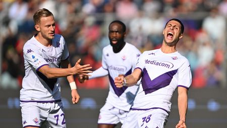 CREMONA, ITALY - MARCH 12: Rolando Mandragora of ACF Fiorentina celebrates after scoring the 1-0 goal during the Serie A match between US Cremonese and ACF Fiorentina at Stadio Giovanni Zini on March 12, 2023 in Cremona, Italy. (Photo by Marco M. Mantovani/Getty Images)