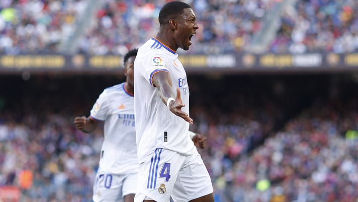 BARCELONA, SPAIN - OCTOBER 24: David Alaba of Real Madrid celebrates after scoring their side's first goal during the LaLiga Santander match between FC Barcelona and Real Madrid CF at Camp Nou on October 24, 2021 in Barcelona, Spain. (Photo by Eric Alonso/Getty Images) Germania, sventato il blitz dei golpisti: tra di loro c’era il suocero di Alaba - immagine 1