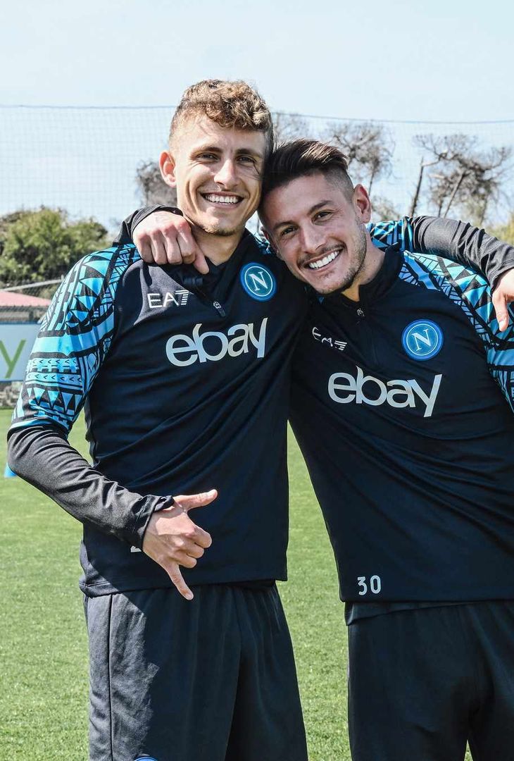 GALLERY Il Napoli torna ad allenarsi: sorrisi e concentrazione per gli azzurri- immagine 1