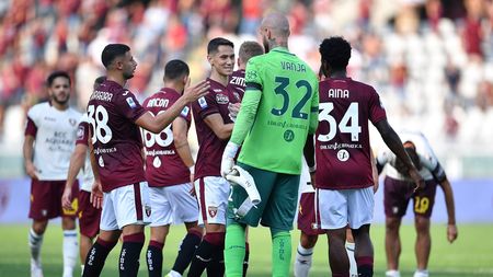 TURIN, ITALY - SEPTEMBER 12: Sasa Lukic (C) of Torino FC celebrates victory with team mate Vanja Milinkovic-Savic at the end of the Serie A match between Torino FC and US Salernitana at Stadio Olimpico di Torino on September 12, 2021 in Turin, Italy. (Photo by Valerio Pennicino/Getty Images) TURIN, ITALY - SEPTEMBER 12: Sasa Lukic (C) of Torino FC celebrates victory with team mate Vanja Milinkovic-Savic at the end of the Serie A match between Torino FC and US Salernitana at Stadio Olimpico di Torino on September 12, 2021 in Turin, Italy. (Photo by Valerio Pennicino/Getty Images)