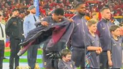 Bellingham cuore d’oro: il gesto da campione nel pre partita di Inghilterra-Belgio