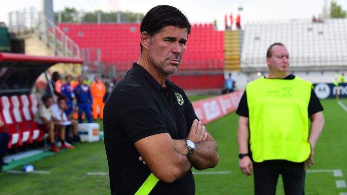 Head Coach Andrea Sottil of Udinese Calcio look on during AC Monza Brianza - Udinese Calcio, 3rd turn of Serie A Tim 2022/23 in U-Power Stadium, Monza, Lombardy, Italy, 26/08/22 (Photo by Andrea Bruno Diodato/DeFodi Images via Getty Images) Andrea Sottil