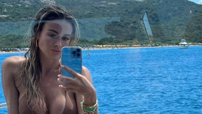 Diletta, che spettacolo. Il selfie della Leotta è super sexy: curve da brivido Diletta, che spettacolo. Il selfie della Leotta è super sexy: curve da brivido - immagine 1