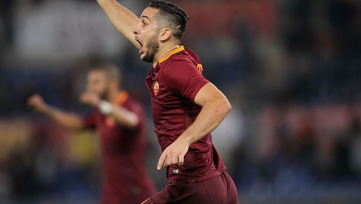 ROME, ITALY - OCTOBER 02: Kostas Manolas of AS Roma celebrates after scoring the team's second goal during the Serie A match between AS Roma and FC Internazionale at Stadio Olimpico on October 2, 2016 in Rome, Italy. (Photo by Paolo Bruno/Getty Images ) Cinque anni fa la storica rimonta in Champions della Roma contro il Barcellona - immagine 1