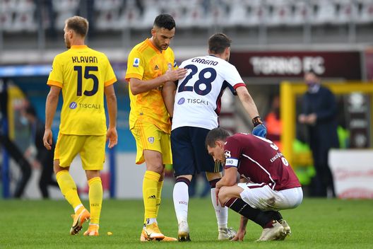 TURIN, ITALY - OCTOBER 18: Andrea Belotti (R) of Torino FC shows his dejection at the end of the Serie A match between Torino FC and Cagliari Calcio at Stadio Olimpico di Torino on October 18, 2020 in Turin, Italy. (Photo by Valerio Pennicino/Getty Images) TURIN, ITALY - OCTOBER 18: Andrea Belotti (R) of Torino FC shows his dejection at the end of the Serie A match between Torino FC and Cagliari Calcio at Stadio Olimpico di Torino on October 18, 2020 in Turin, Italy. (Photo by Valerio Pennicino/Getty Images)