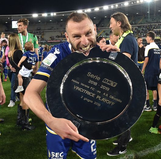  VERONA, ITALY - JUNE 02: Antonio Di Gaudio of Hellas Verona celebrates the victory after the Serie B Playoff Final second leg match between Hellas Verona and AS Cittadella at Stadio Marcantonio Bentegodi on June 2, 2019 in Verona, Italy. (Photo by Giuseppe Bellini/Getty Images for Lega Serie B) 