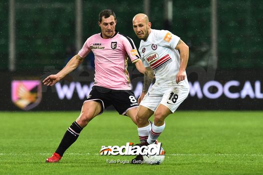 PALERMO, ITALY - FEBRUARY 04: Mato Jajalo (L) of Palermo and Cristian Galano of Foggia compete for the ball during the Serie B match between US Citta di Palermo and Foggia at Stadio Renzo Barbera on February 04, 2019 in Palermo, Italy. (Photo by Tullio M. Puglia/Getty Images) PALERMO, ITALY - FEBRUARY 04: Mato Jajalo (L) of Palermo and Cristian Galano of Foggia compete for the ball during the Serie B match between US Citta di Palermo and Foggia at Stadio Renzo Barbera on February 04, 2019 in Palermo, Italy. (Photo by Tullio M. Puglia/Getty Images)