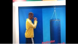 VIDEO / Inter, Karamoh si improvvisa boxeur per il suo sponsor personale